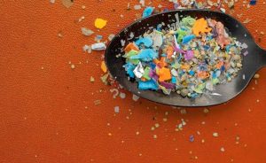 Biológiailag lebomló műanyagok: ez lesz a megoldás a mikroműanyag-problémára?