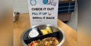 Egyre több amerikai egyetem menzáján csökkentik újrahasználható fémedényekkel a csomagolási hulladék használatát